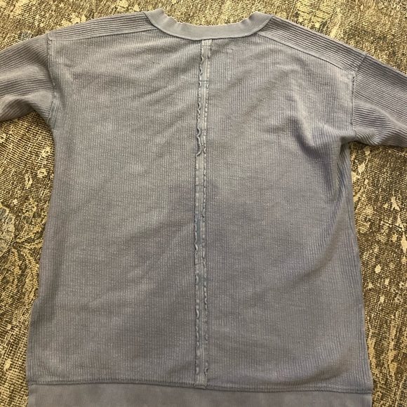 Pilcro Textured V-Neck Top XS - Picture 9 of 10